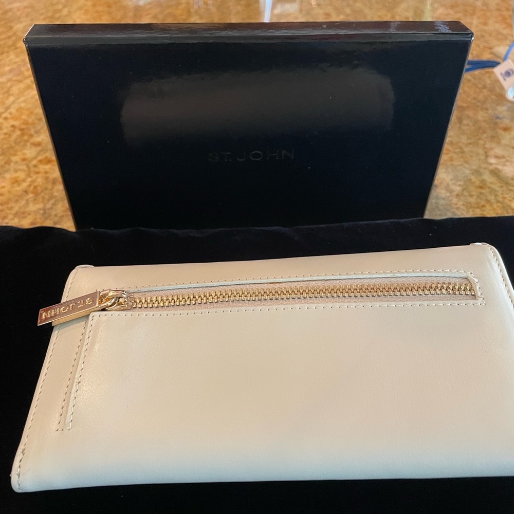 New St. John Knit Beige Wallet - Picture 8 of 10